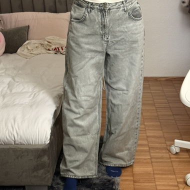 Grey wide-leg jeans