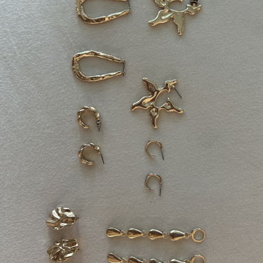Lot de boucles d’oreilles dorées
