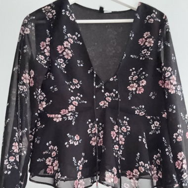 durchsichtige Blumenbluse