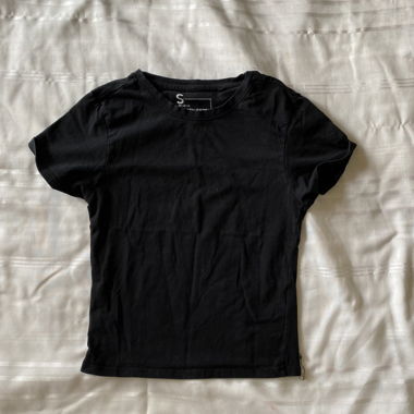 Schwarzes Shirt