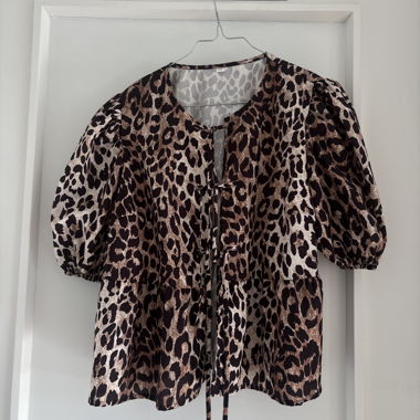 Blusa con stampa ghepardo