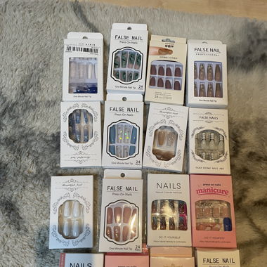 16 Press on Nails