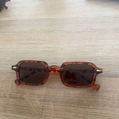 Sonnebrille, neu