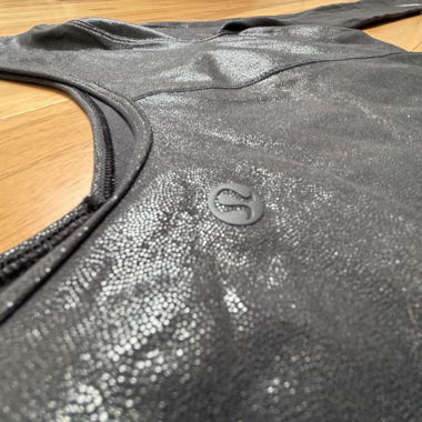 Top corto Lululemon nero metallizzato a maniche lunghe