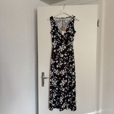 Schwarzes Blumen-Maxikleid