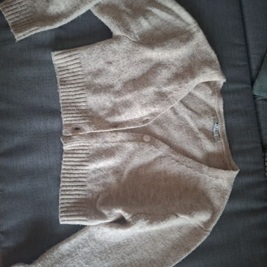 Beiger Cardigan aus Strick