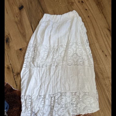 Jupe en dentelle blanche