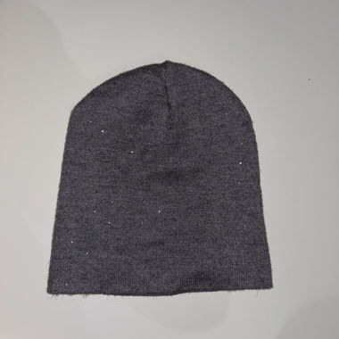 Cappello di maglia grigio con glitter