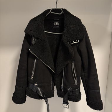 Zara schwarze Teddyjacke