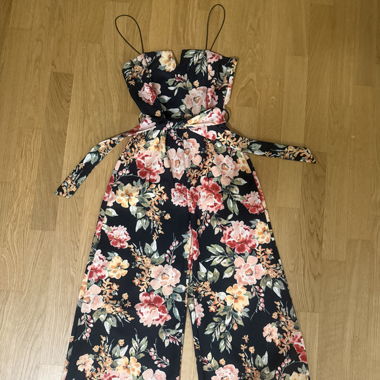 Wunderschöner New Look Jumpsuit mit Blumenmuster S