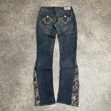 Jeans Vintage True Religion a vita bassa e gamba svasata