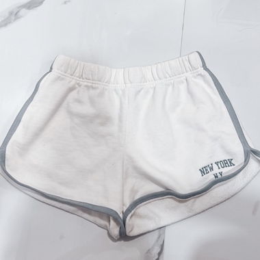 Weiße Sportshorts