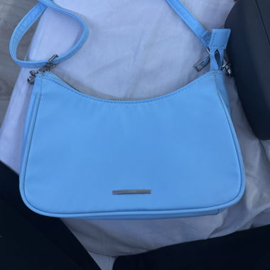Hellblaue Schultertasche mit Reissverschluss