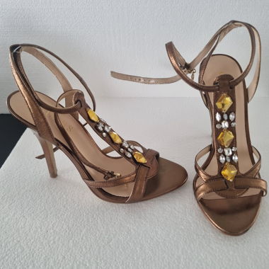 GUESS heeled sandals size 35