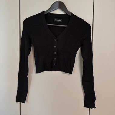 Black cropped knit cardigan