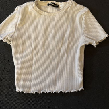 White and black ribbed short-sleeve crop top