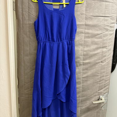 Blaues ärmelloses Maxikleid