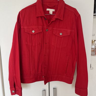 Rote Jeansjacke