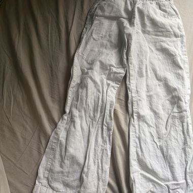 Pantaloni bianchi leggeri