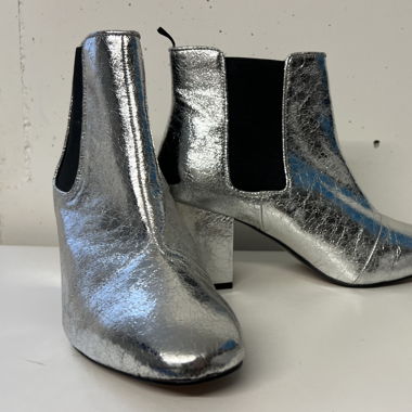 Silberne Stiefelette