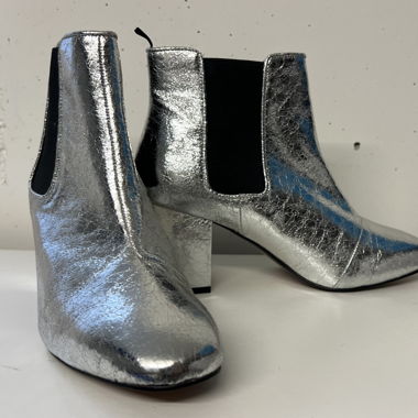 Silberne Stiefelette