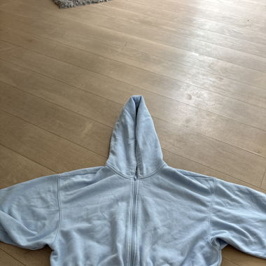Blaue bauchfreie Sweatjacke 
