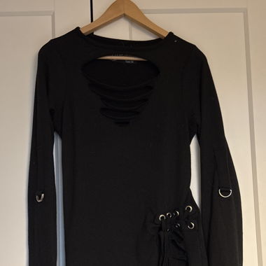 Pull long avec déchirures 
