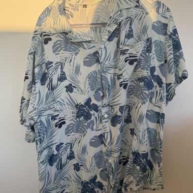 Chemise à motifs palmiers/hisbiscus