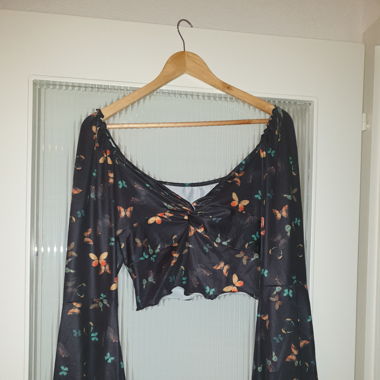Crop pull papillons