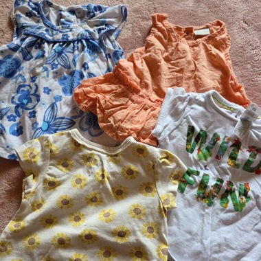 Set aus 4 Shirts und 3 Kleider Gr 68