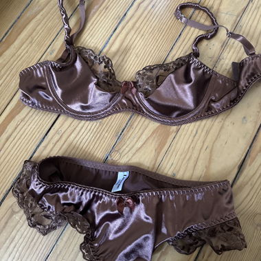 Set di lingerie in raso marrone, Lovene