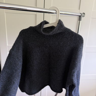 ZARA schwarzer Pullover