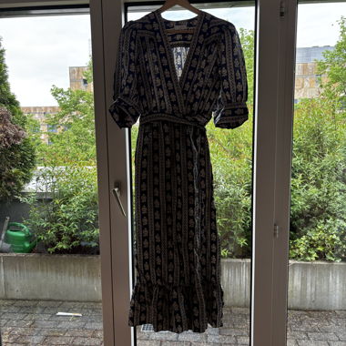 Abito midi avvolgente in seta Sandro paisley