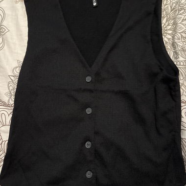 Gilet smanicato nero con bottoni