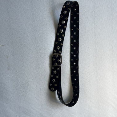 Cintura in pelle con borchie