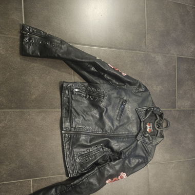 Lederjacke mit Blumen