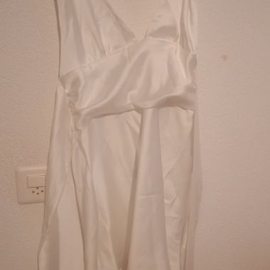 Abito bianco con spalline