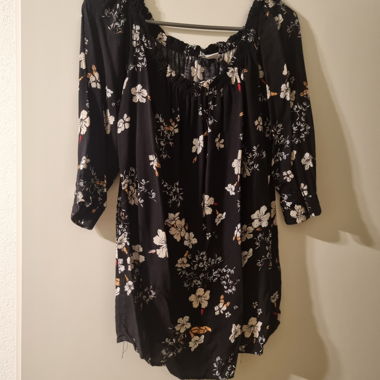 Blusa nera floreale - spalle scoperte, ampia