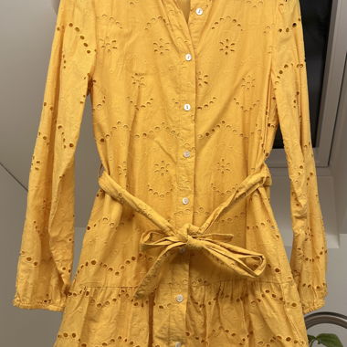 Robe chemise jaune en crochet ajouré
