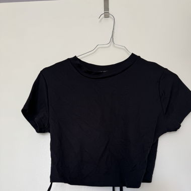Crop top avec ouverture dans le dos