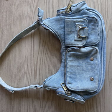 Borsa a tracolla in jeans Bershka
