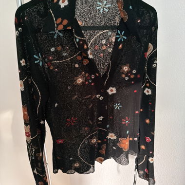 Florale Bluse mit Bindebaendern