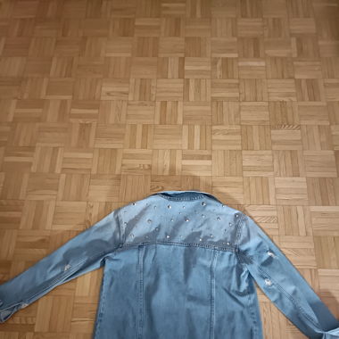 Jeans Jacke mit Nieten 