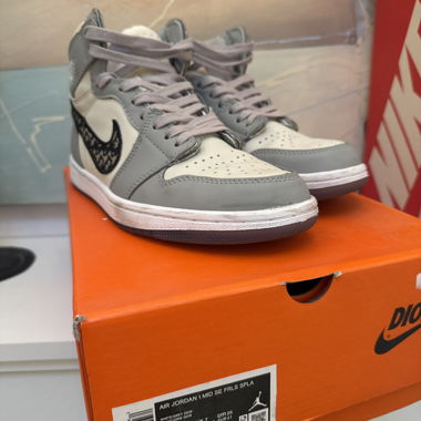 Air Jordan 1 Mid SE Sneaker (Not Original)
