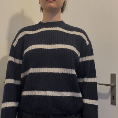 Maglione lavorato a maglia a righe