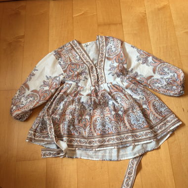 Bedrucktes Kleid mit Gürtel