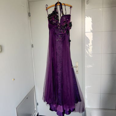Violettes Abendkleid 