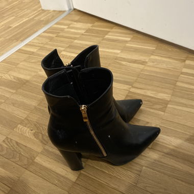 Bottines noires à talon