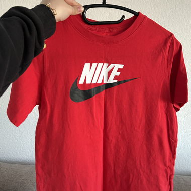 Nike rotes T-Shirt