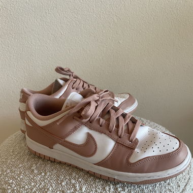 Nike Dunks in Rosa
